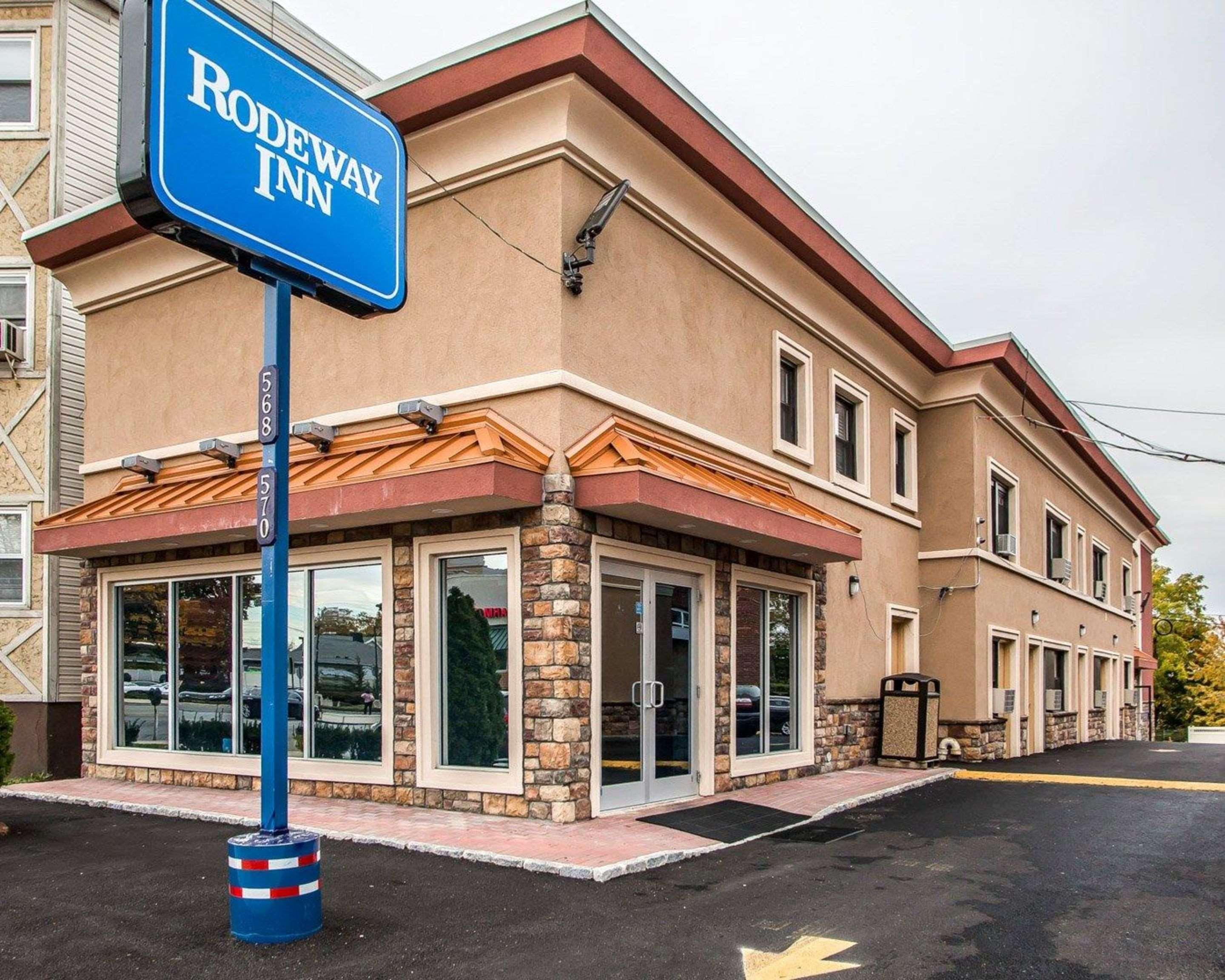 Rodeway Inn Belleville Exterior photo