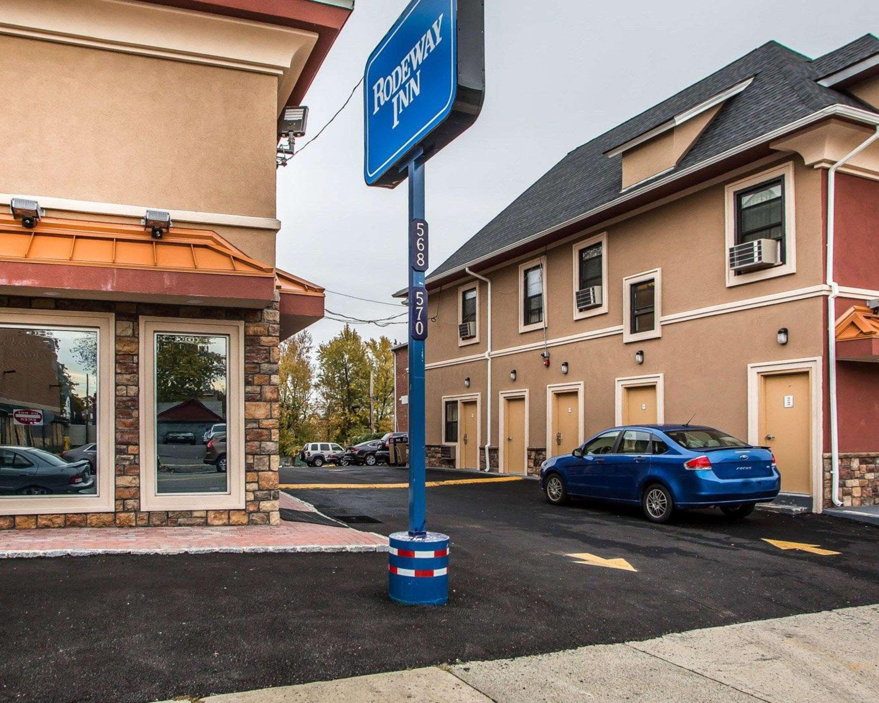 Rodeway Inn Belleville Exterior photo