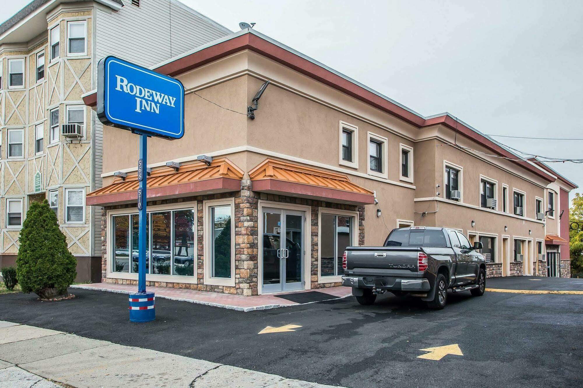 Rodeway Inn Belleville Exterior photo